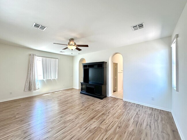 Building Photo - Tule Spgs Ranch North
