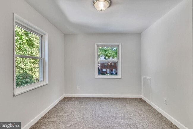 Building Photo - 5809 Fifer Dr