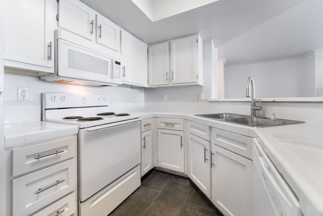 Building Photo - Beautiful fully upgraded 2bd/2ba condo in Boca Park available for immediate move-in!