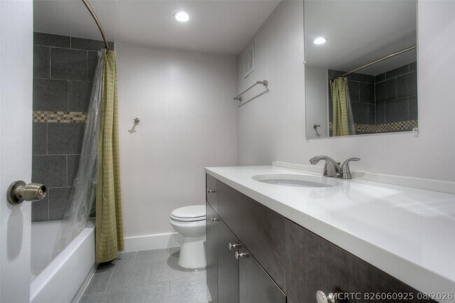 Building Photo - 303 Racquet Club Rd