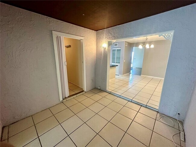 Building Photo - 1205 S Park Ave