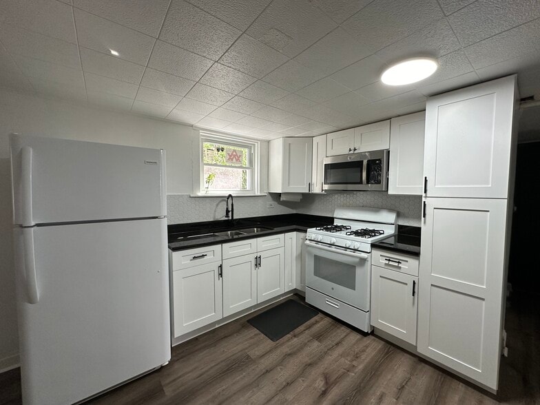 Building Photo - 4904 N Austin Ave