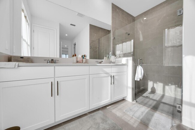 Building Photo - 9060 Remy Ln