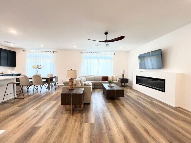 Building Photo - Beautiful 3-story home with 4 bedrooms and 3.5 bathrooms