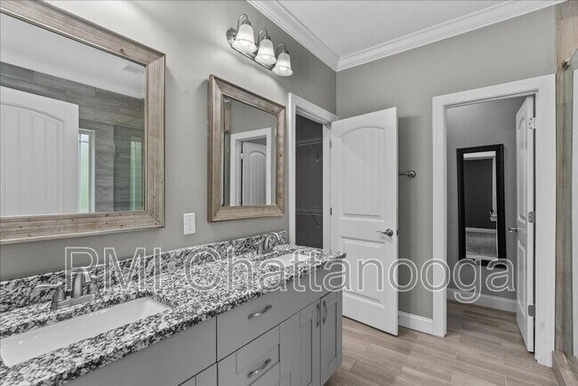 Building Photo - 8229 Pierpoint Dr