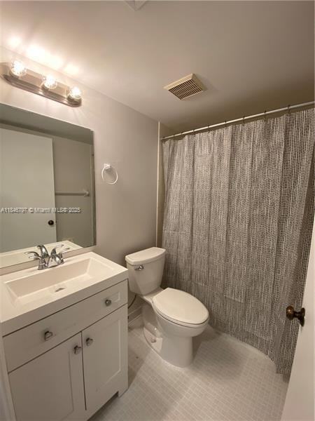 Building Photo - 713 Gardens Dr