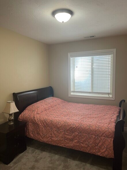 Bedroom 2 with Queen bed - 4080 Prairie Ln