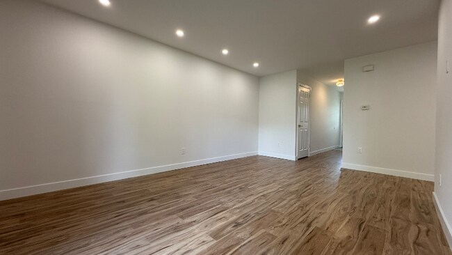 Building Photo - 3300 Johns Ct