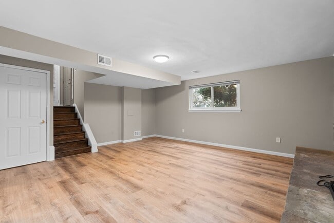Building Photo - 4 Bed 3 Bath - Takoma Park Split Level - Move In Ready