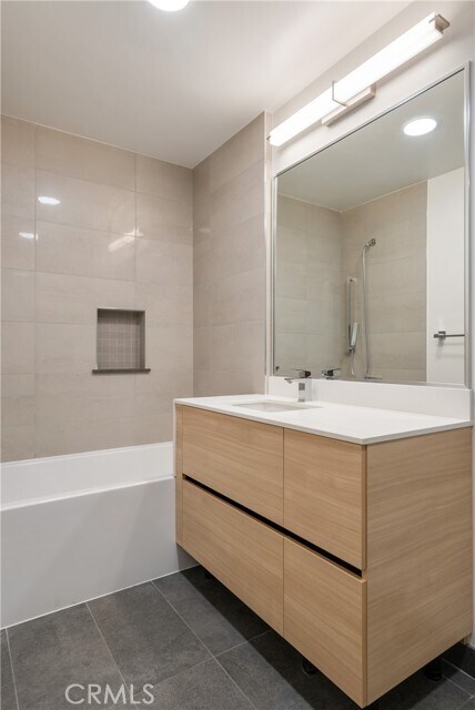 Building Photo - 820 S Wilton Pl