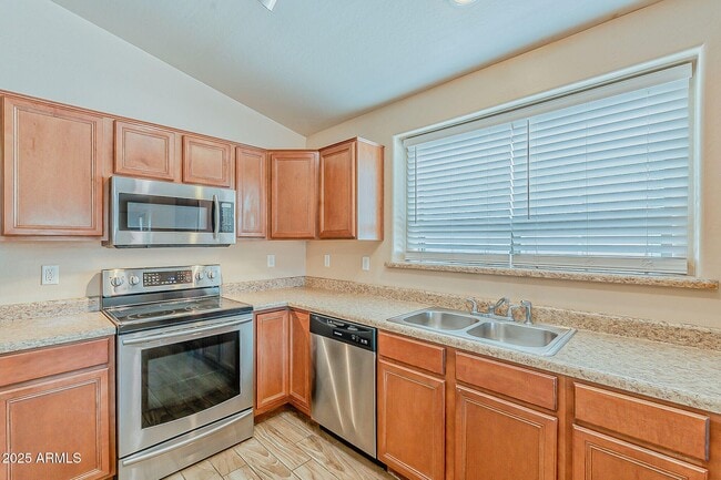 Building Photo - 1279 W Jersey Way