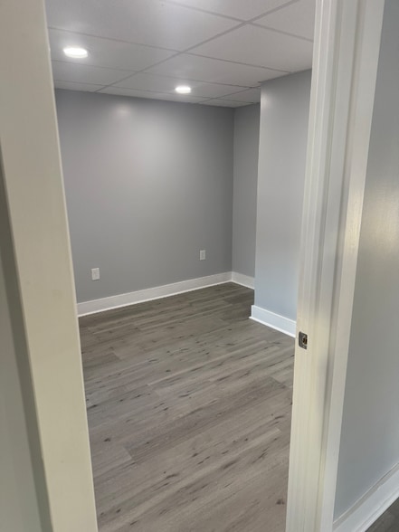 Building Photo - 168 Elm St