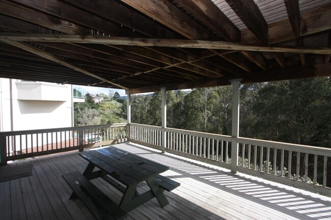 Building Photo - Outside Leasing - 10 Andorra Ct