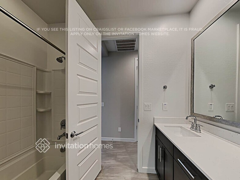 Building Photo - 18822 W Canterbury Dr