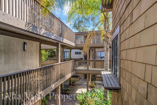 Building Photo - Villa La Jolla Dr 8840-204