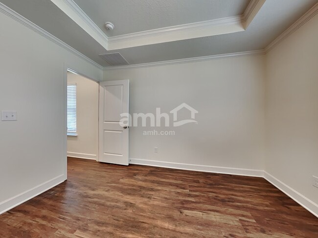 Building Photo - 1019 Tan Tara Trl