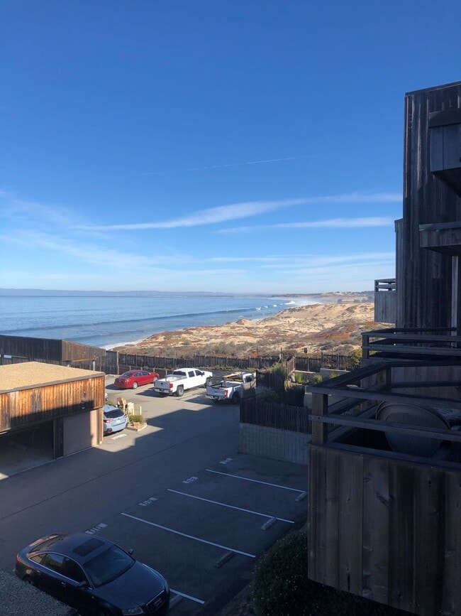 Building Photo - Ocean View Condo in Monterey 1 Bedroom/1 Bath