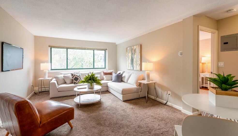 Building Photo - 371 Harvard St