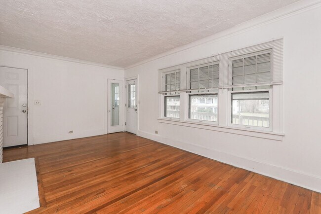 Building Photo - 3333 Desota Ave