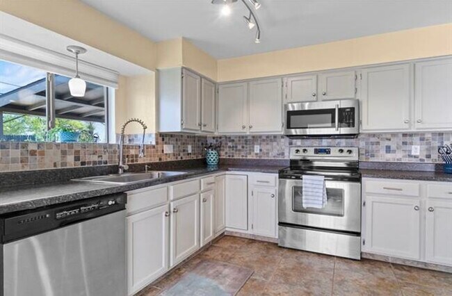 Building Photo - 6704 Bellehaven Dr