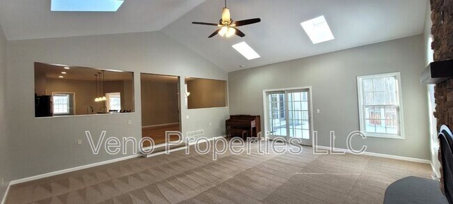 Building Photo - 2057 Rowley Rd
