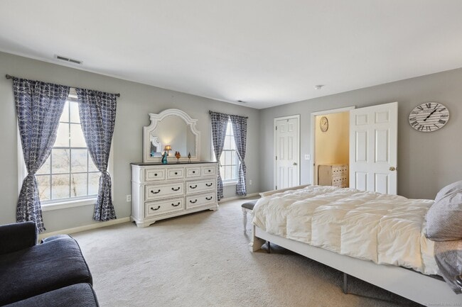 Building Photo - 45 Pocono Ln