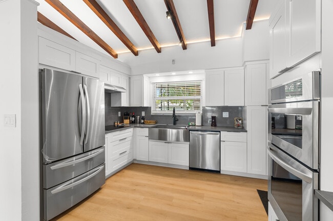 Building Photo - 273 Tropic Dr