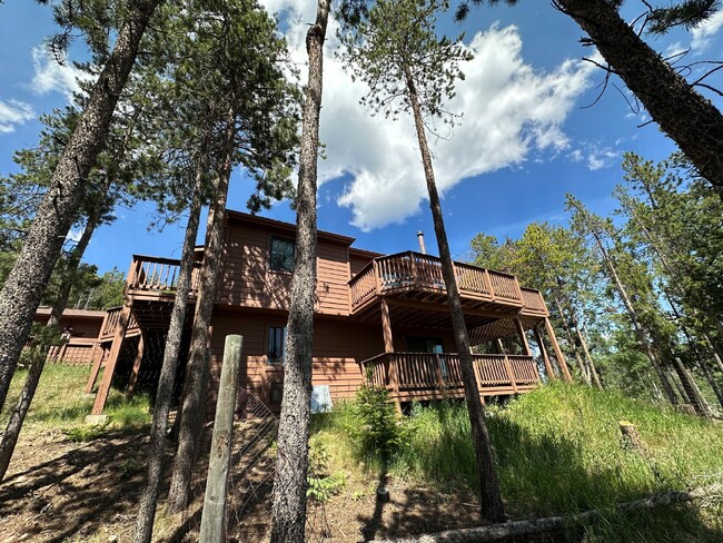 Building Photo - Great House off Brook Forest!