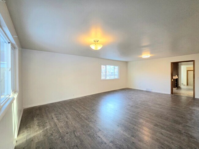 Building Photo - 4-Bedroom + Den, 2-Bath House for Rent in Cashmere ON THE RIVER!!