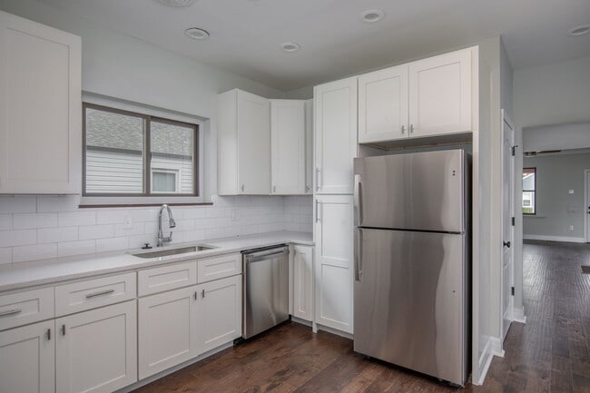 Building Photo - Adorable North Hampton House - Must See!