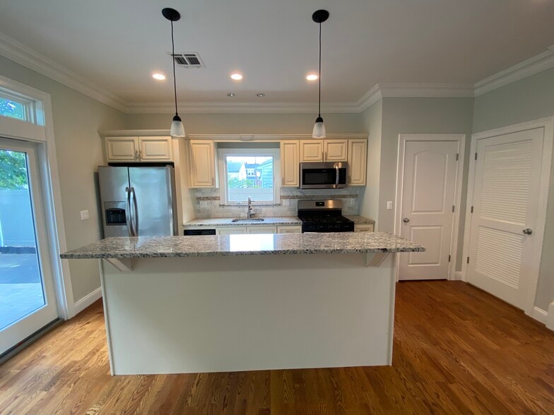 Kitchen - 29 Pleasant Ave