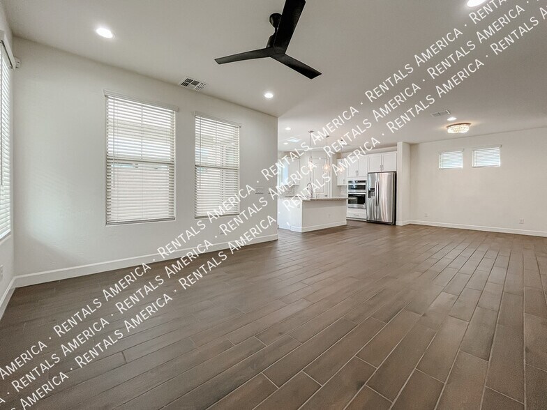 Building Photo - 657 W Browning Pl