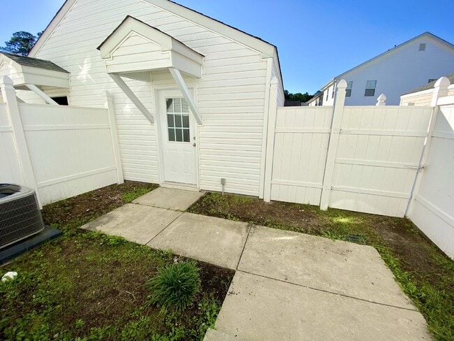 Building Photo - Bluffton Park Townhouse for Rent - Close t...