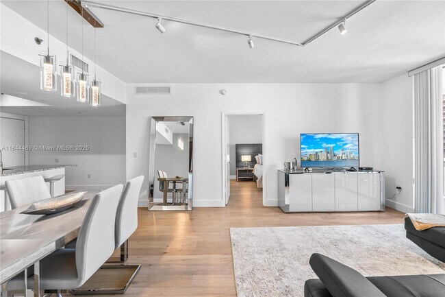 Building Photo - 951 Brickell Ave
