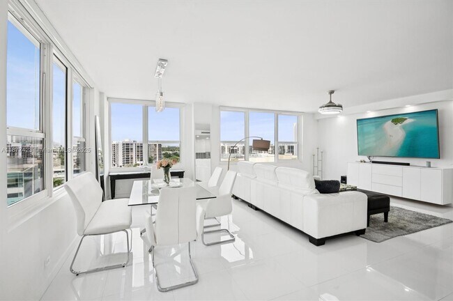 Building Photo - 3505 S Ocean Dr