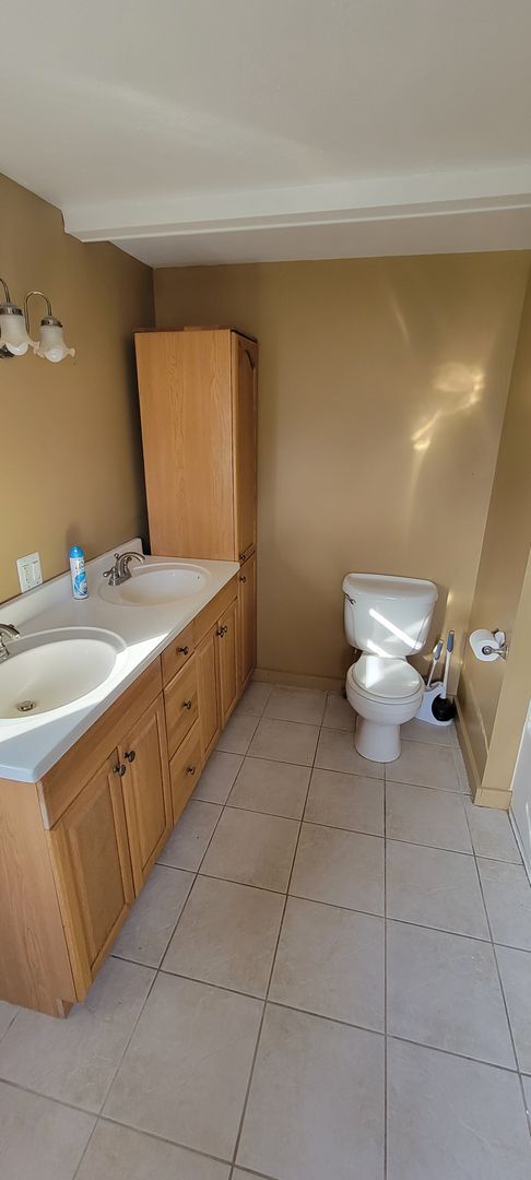 Building Photo - Available August 1st - 3 Bed Home in Cloqu...