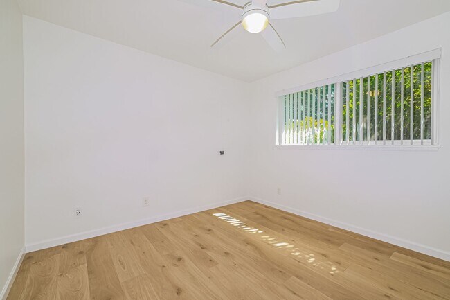 Building Photo - Warm and Welcoming 3 Bedroom in Prime Seattle Location