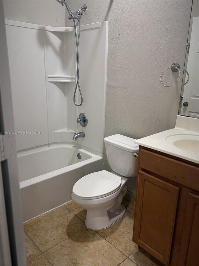 Building Photo - 8899 NW 107 Ct