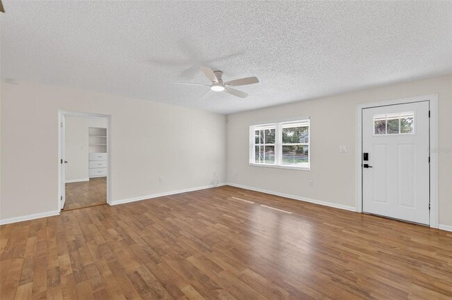 Building Photo - 423 E 10th Ave