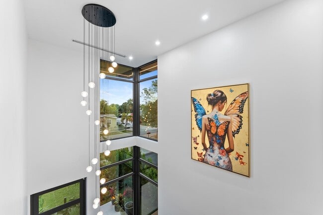 Building Photo - 220 S Swinton Ave