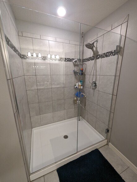 Building Photo - 9235 Freedom Hill Dr