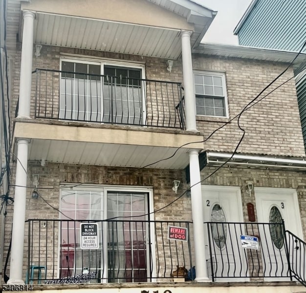 Building Photo - 710 27th St