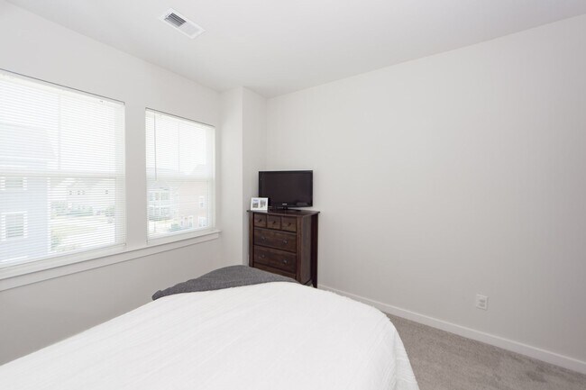 Building Photo - 3 Bedroom 2.5 Bath Single Family Home in Mixson