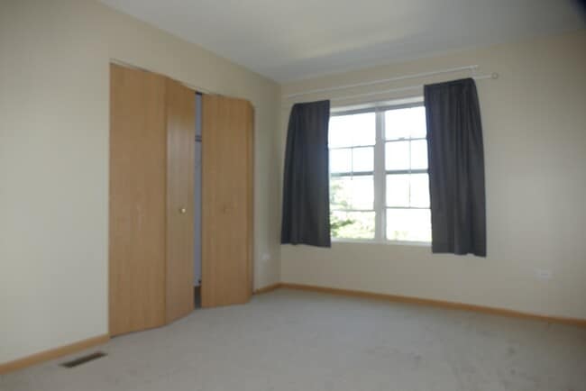 Building Photo - 237 S Oak Creek Ln