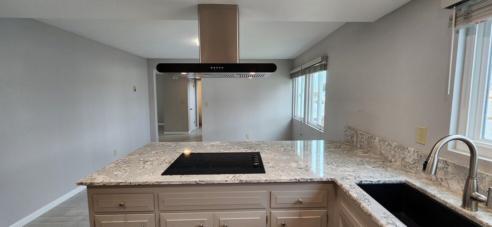 Kitchen/ Dining Room 20'x 13' - 1100 Opal St
