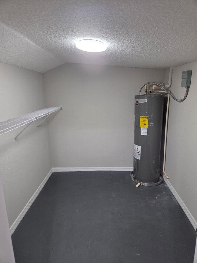 Building Photo - Cozy 3 bedroom 2 bath home in quiet neighborhood