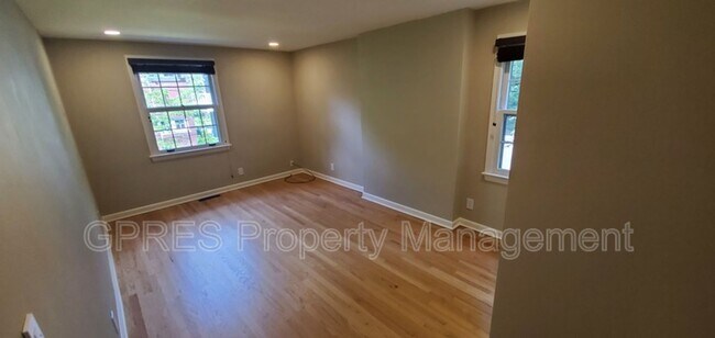 Building Photo - 1404 Barnsdale St