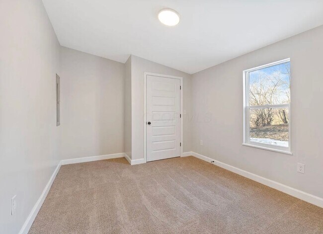Building Photo - Elegant 3 Bedroom Home with First-Floor Laundry and Modern Style