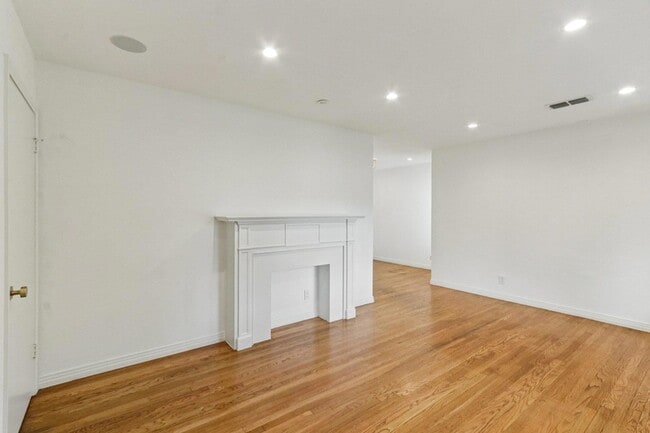 Building Photo - 1303 Morrow St