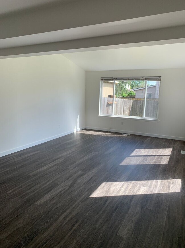 Building Photo - Updated 3 Bedroom Home Near Barkley Village